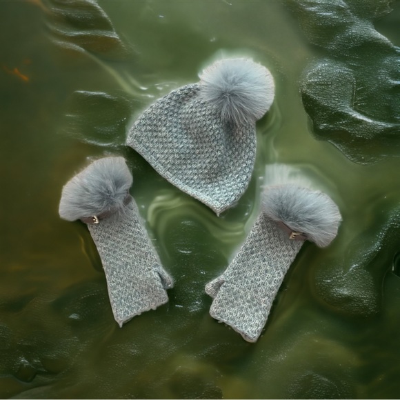 Portolano Cashmere & Fox Trim Hat & Glove Set - Picture 5 of 6